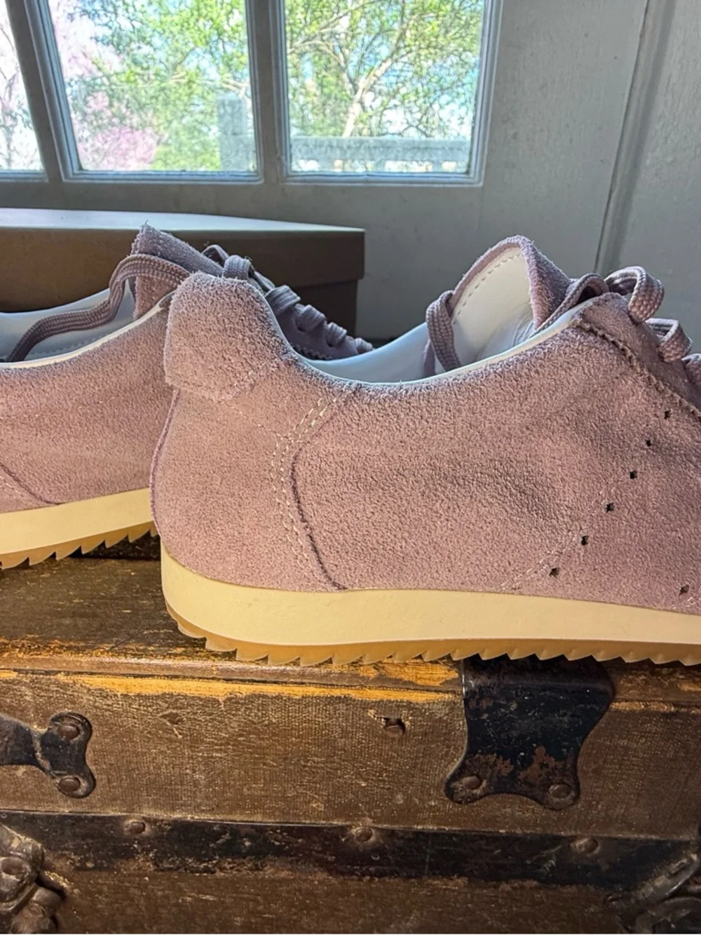 Steve Madden color stitched perforated